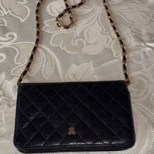 Elegant Black Quilted Crossbody Bag